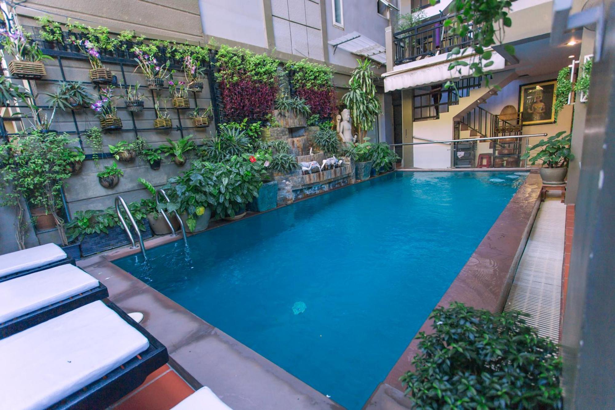 King Grand Boutique Hotel Phnom Penh Exteriör bild